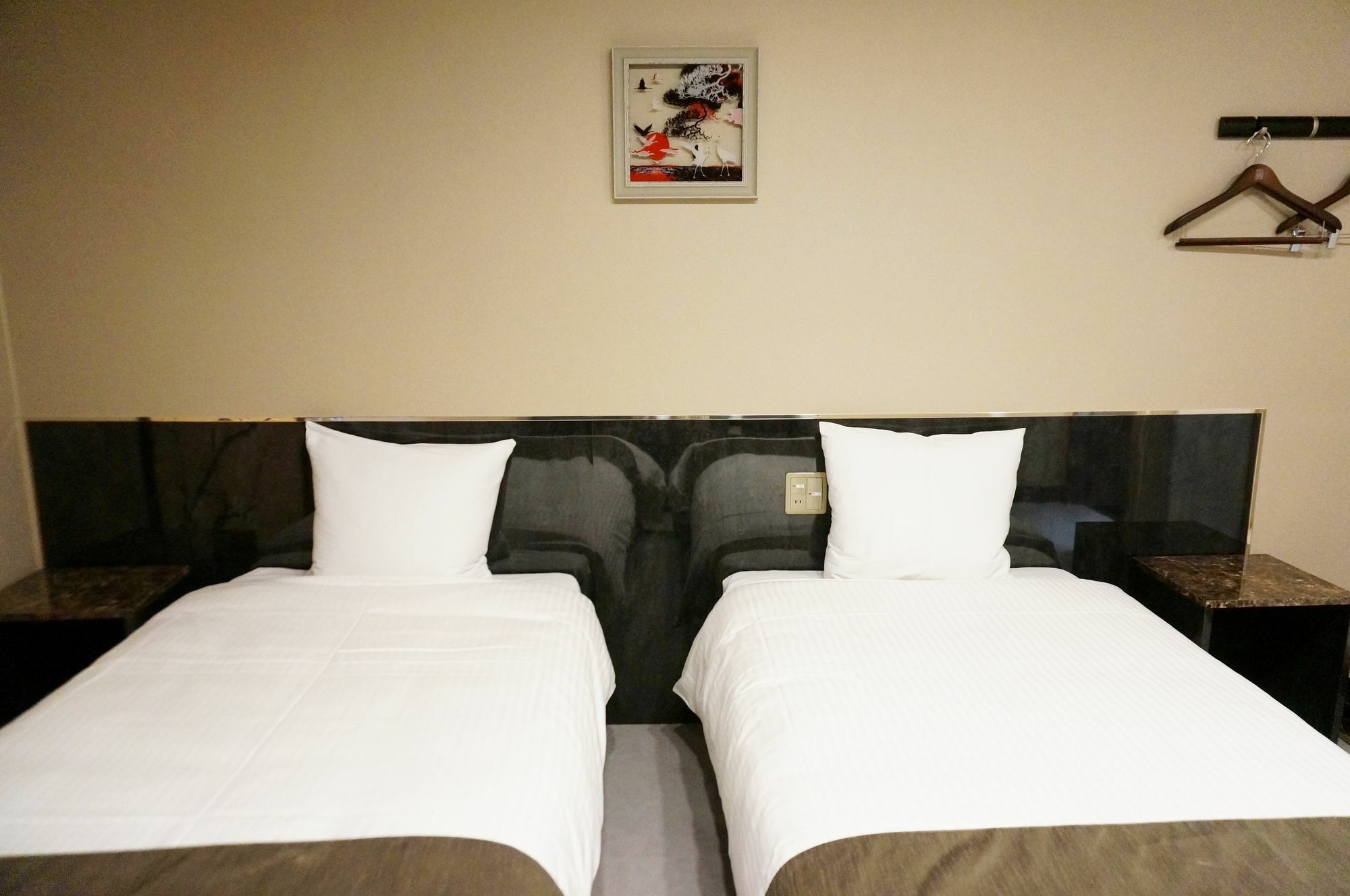 Kanade 大阪難波 3*
